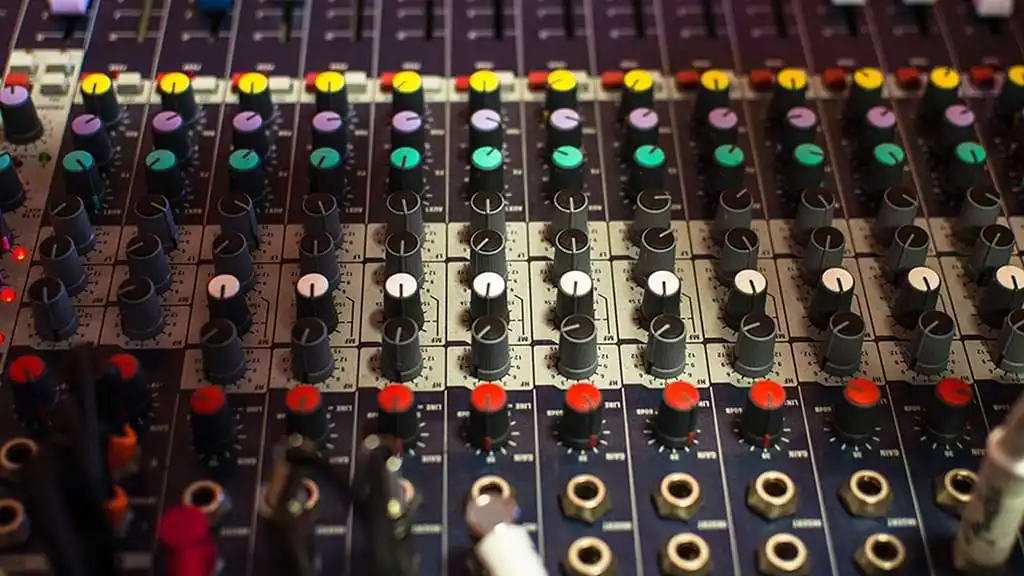 Mixing desk for PA equipment